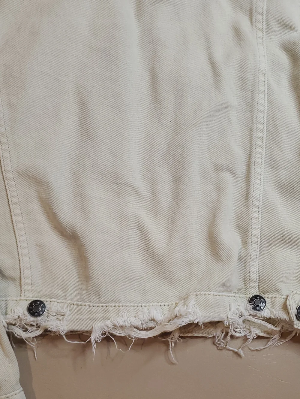 Mustard Seed Cropped Light Tan Distressed Denim Jacket Womwn's Size Small - Picture 6 of 9